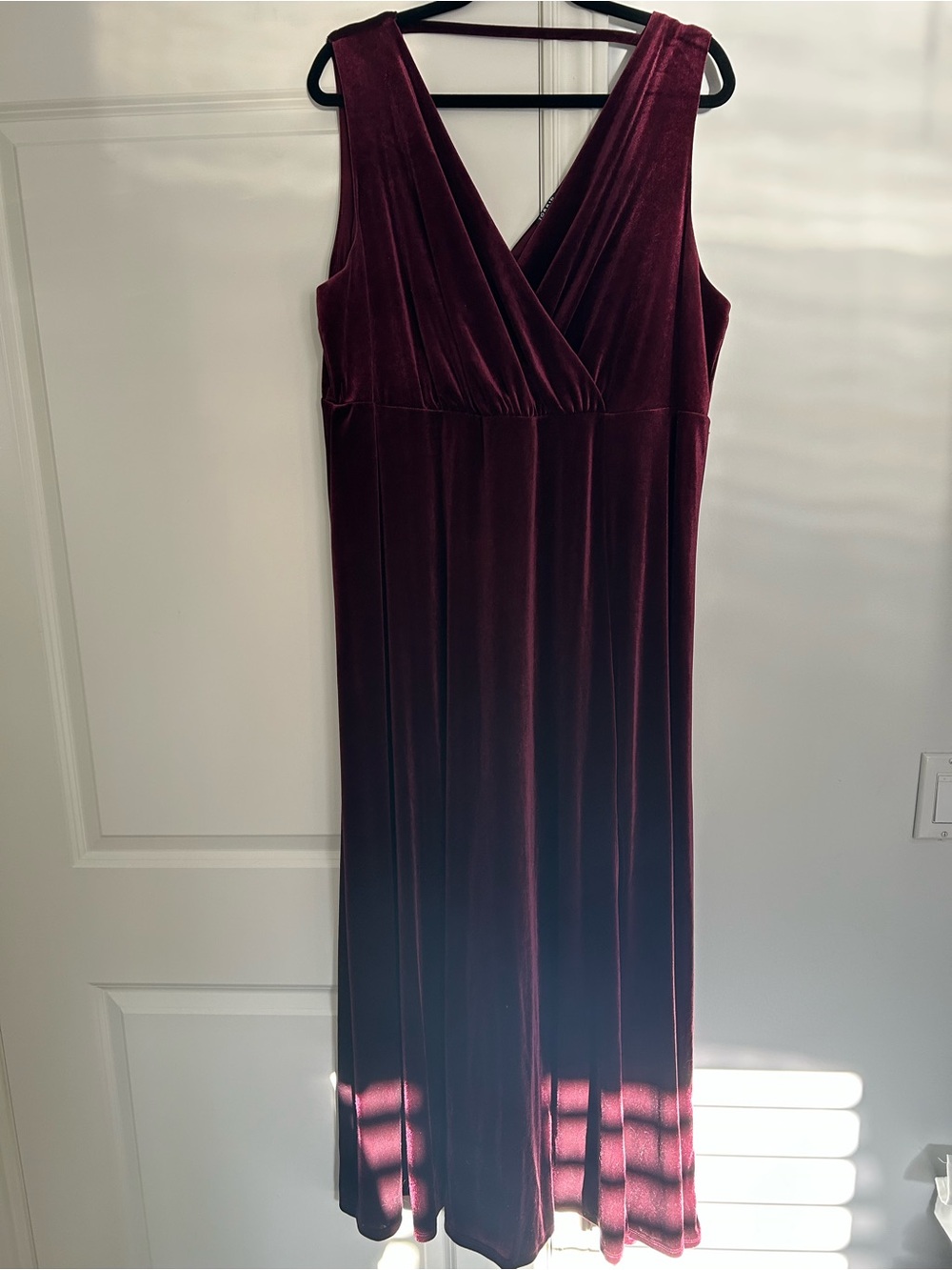 Sleeveless Velvet V-Neck Maxi Dress in Burgundy